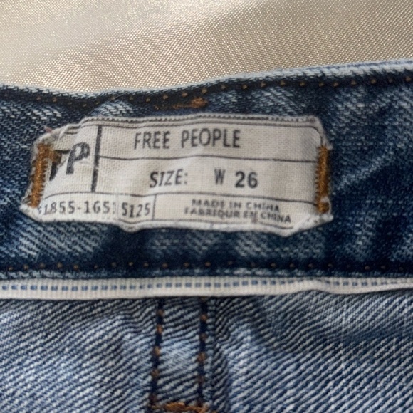 Free People 5 Button Fly Cutoff Camp Denim Shorts 2” Inseam Lite Wash Distressed - Picture 9 of 14